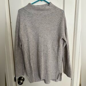 Old Navy Grey/Creme Turtleneck Long Sweater. Like new condition. Size Petite L